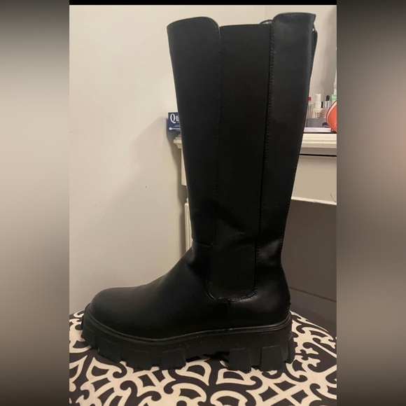 Steve Madden Boots - Picture 2 of 2
